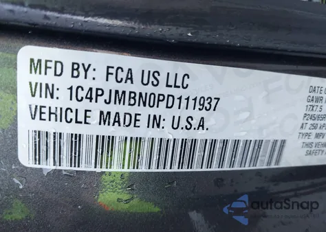 2023 Jeep Cherokee Trailhawk 4X4 z USA, uszkodzony, nr VIN 1C4PJMBN0PD111937